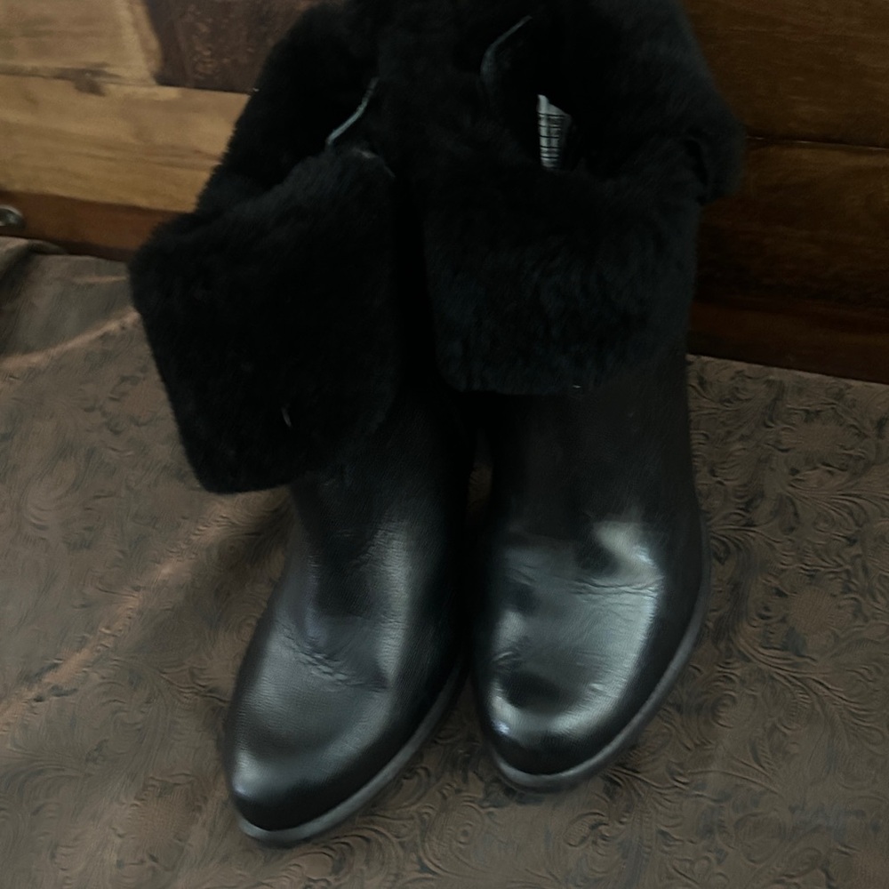 UGG Women's JAYNE black Leather Shearling Fold Over Heeled Ankle Boots sz 8